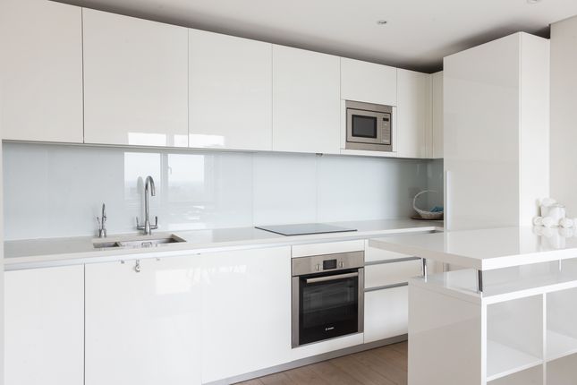 Flat for sale in Merchant Square East, London