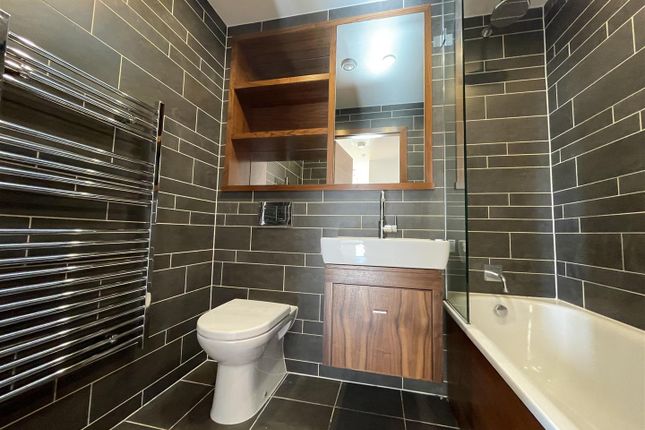 177, Hayes Apartments, Cardiff photo 2