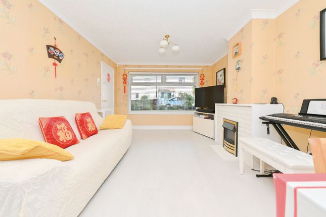 13, Furzen Crescent, Hatfield photo 4
