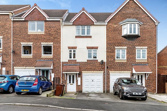 Town house for sale in Foxglove Fold, Castleford