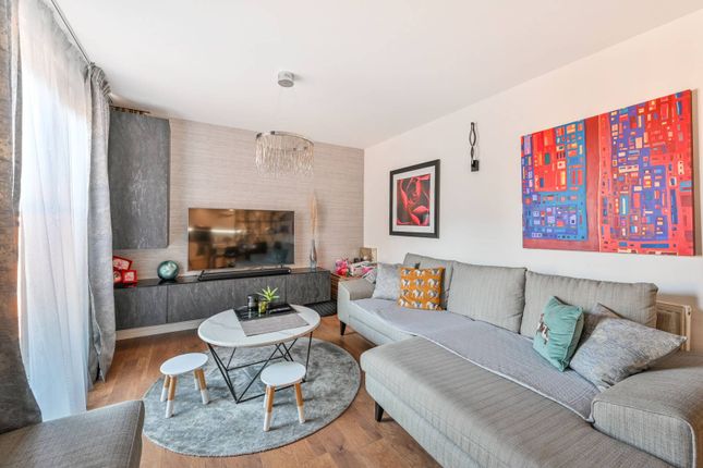 Flat for sale in Schoolhouse Lane, Wapping, London