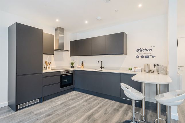 Thumbnail Flat for sale in Brunel Place, West Street, Maidenhead