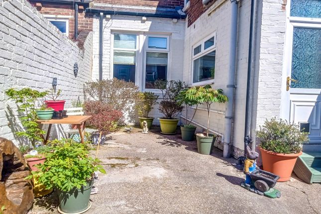 52 Vespasian Avenue, South Shields photo 4
