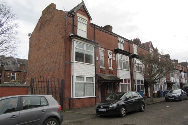 Flat to rent in Bedford Avenue, Whalley Range, Manchester.