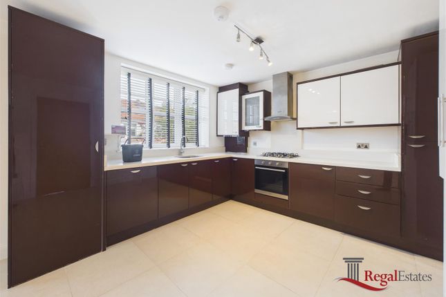 3 Twinlock Court, Vaughan Road, Harrow photo 4