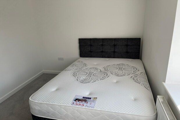 Room to rent in 12 Teesdale, Crawley