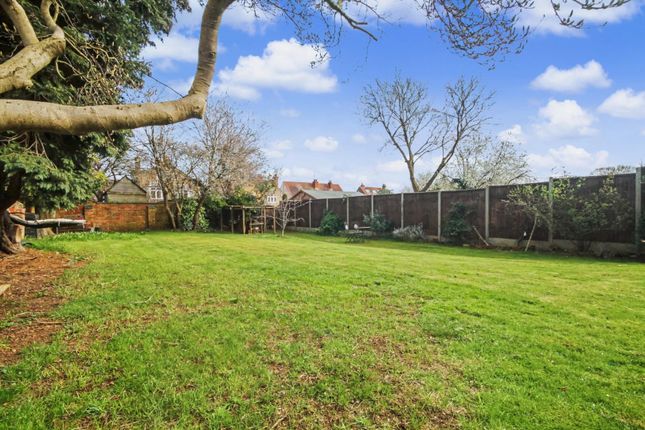 8, Woodland Avenue, Northampton photo 2