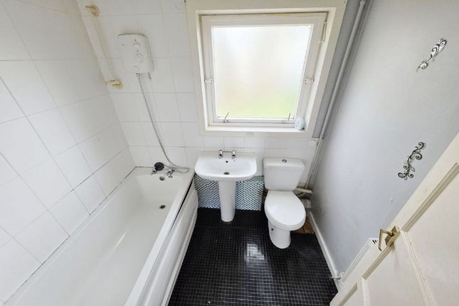 4, Iona Place, Coatbridge photo 4