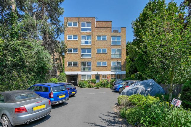 Flat to rent in Perivale Lane, Perivale, Greenford