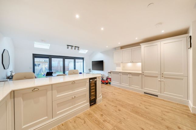 3, Heronwood Gardens, Kenley photo 2
