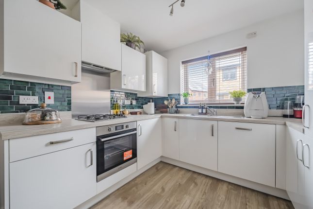 6, Blacksmiths Way, Reading photo 2