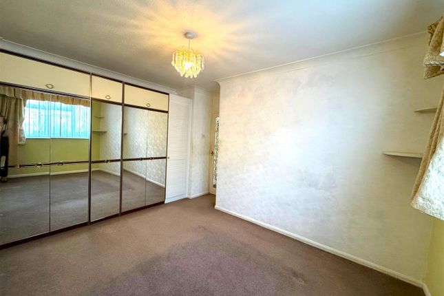 8, Lutterworth Close, Worcester photo 2