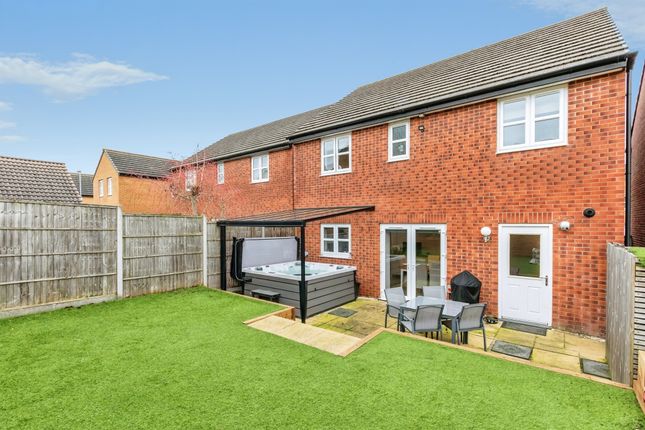 66, Gardenfield, Rushden photo 4