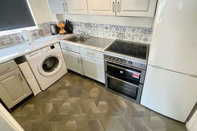 59, Chandos Close, Swindon photo 2