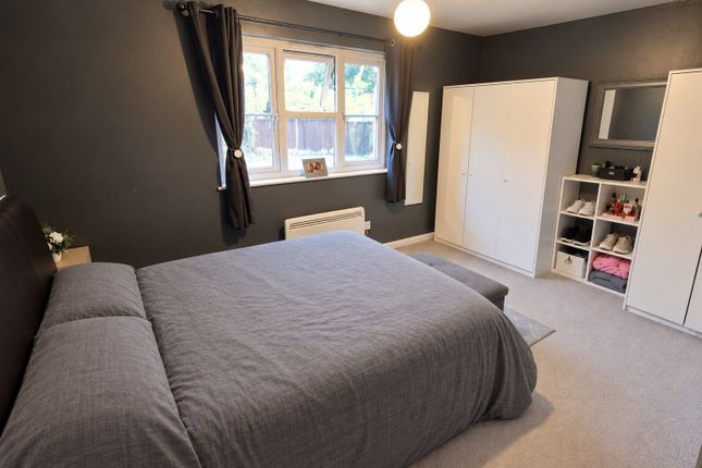 6, Doveney Close, Orpington photo 4