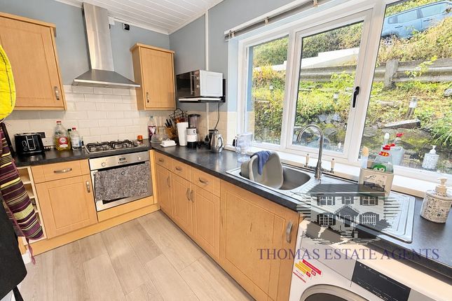 16, Lower Alma Place, Pentre photo 5