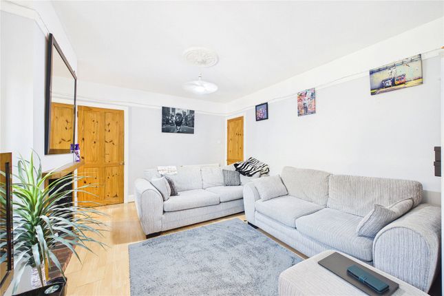 Cherry Tree Cottage, 23, Holyoake Crescent, Surrey photo 4