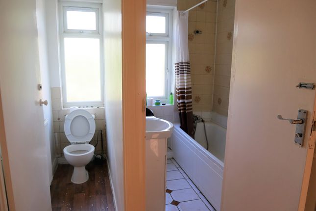 The Crossways, Hounslow photo 5