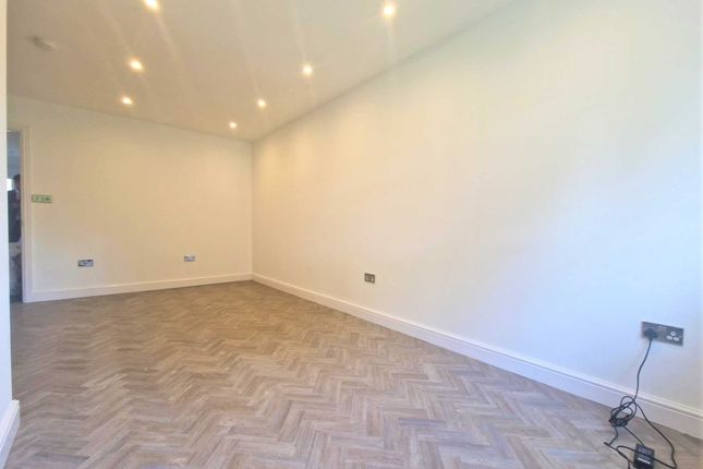 Studio Flat, 7 Derby Road, Derby Road, Luton photo 3