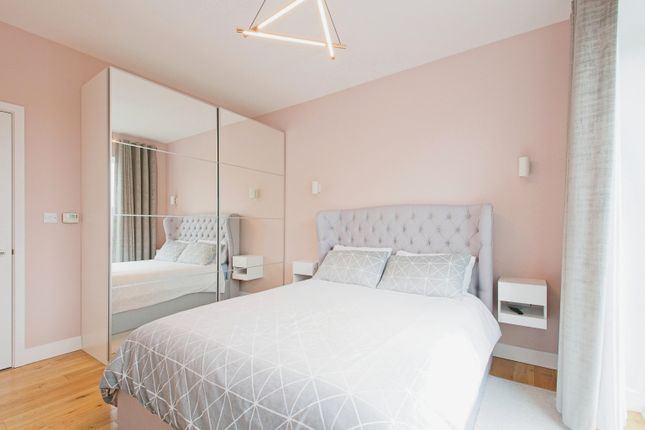 Flat for sale in Rennie Street, London