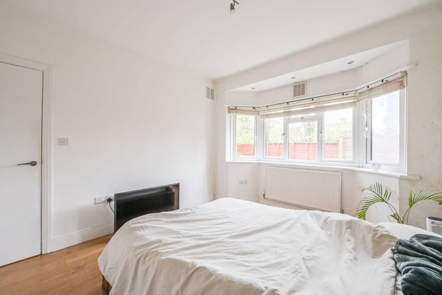 Flat to rent in Briaris Close N17, Tottenham, London,