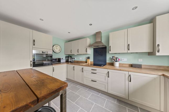 26 Honeygold Vale, Warrington photo 4
