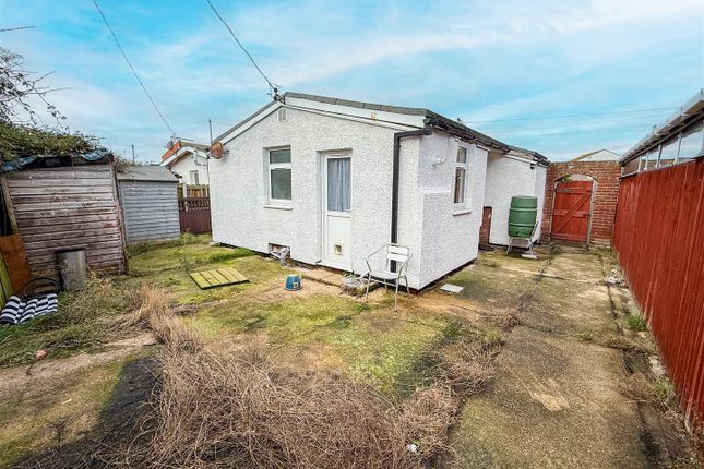 Broadway, Jaywick Village photo 4