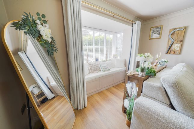 12, Royston Court, Neath photo 4