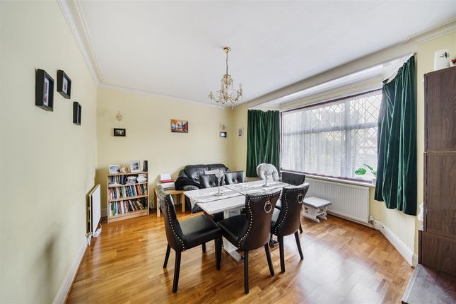 43, Hillside Gardens, Edgware photo 4