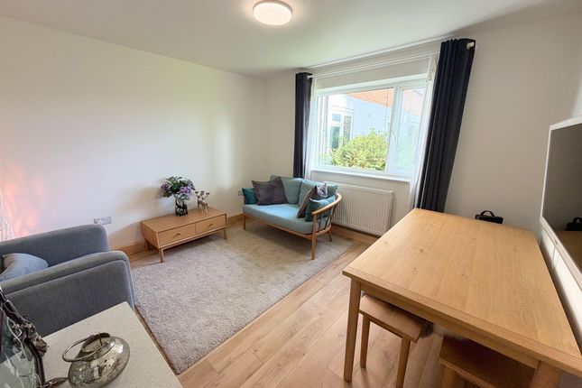 Flat 32, Abbots Court, Sale photo 2