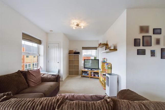 Flat for sale in Somerley Drive, Crawley