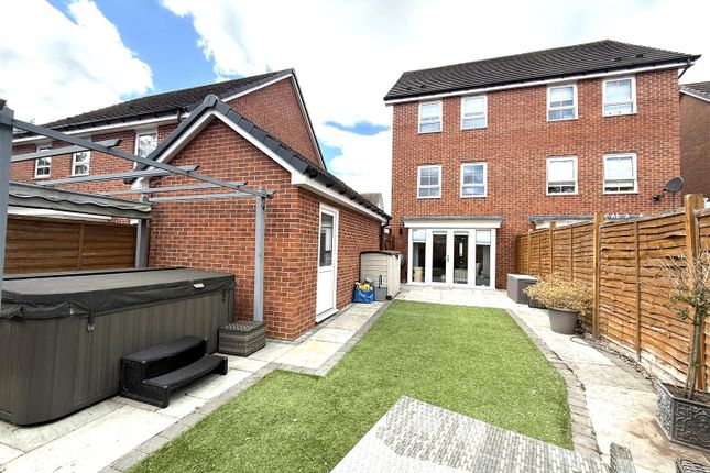 34, Buckmaster Way, Rugeley photo 2