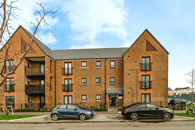 Flat for sale in Kingsbrook Basin, Broughton, Aylesbury