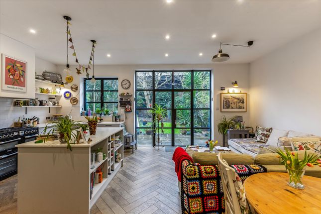 9, Vaughan Avenue, London photo 4