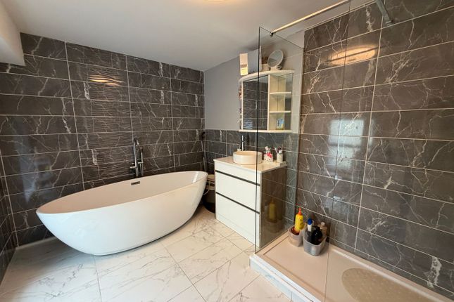 Brynawel, Llanybydder photo 4