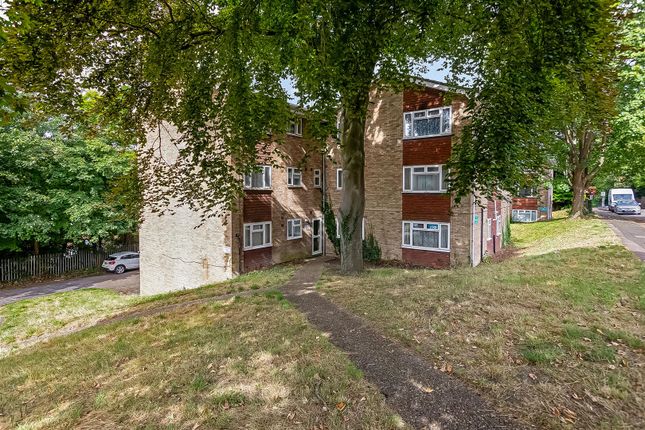 Flat for sale in Partridge Knoll, Purley