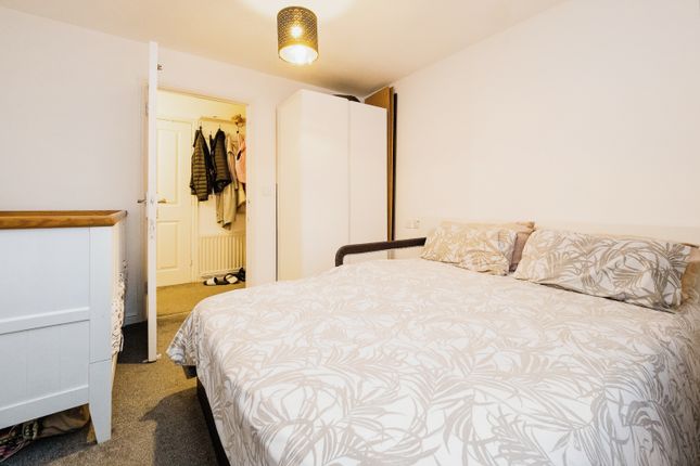 Flat for sale in Windermere Avenue, Purfleet-On-Thames