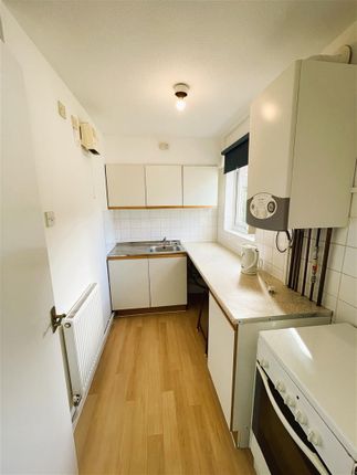 25, Alfred Close, Southampton photo 5