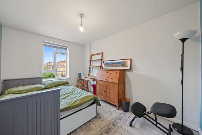Flat 22, The Woodlands Aberdeen Park, London photo 4