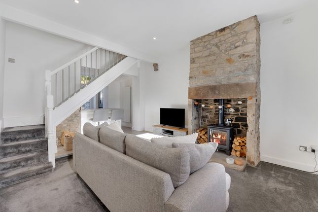 130 Hough Lane, Bolton photo 3