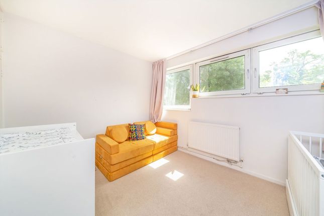 Flat 34, Laxfield Court, Pownall Road, London photo 4