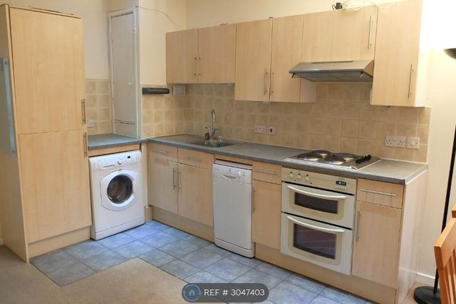 St Floor Flat  John Street, Luton photo 2