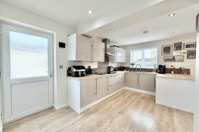 27, Springbrook Avenue, Cleveleys photo 4