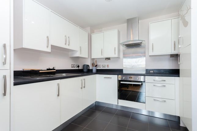 Flat for sale in Vernon Road, London