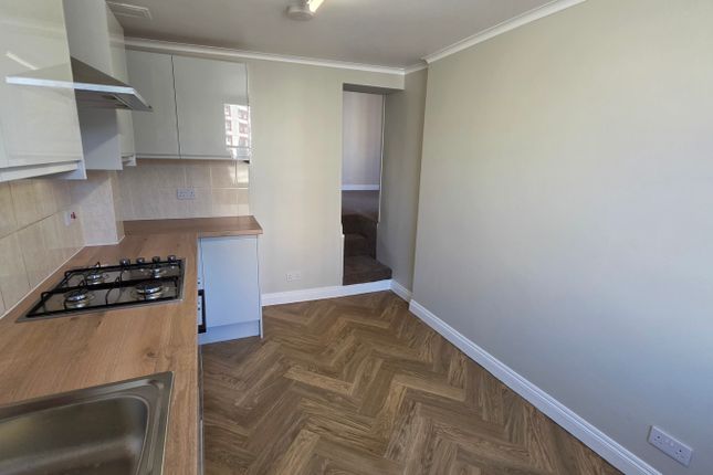 Flat 1 15A, Station Road, London photo 4