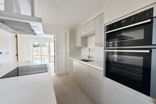 2, Apple Grove, Colchester photo 4