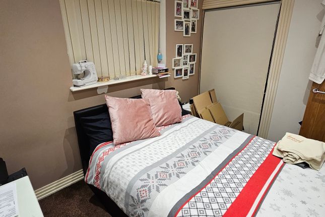 Flat to rent in Royle Green Road, Manchester