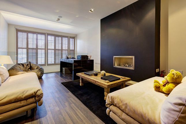 Town house to rent in Tercelet Terrace, Hampstead, London