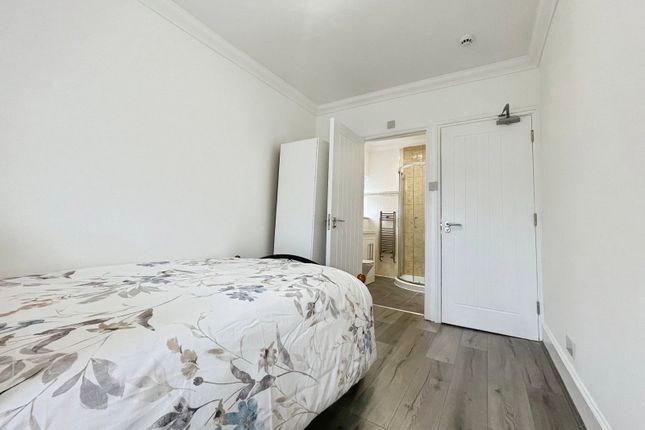 Goodwood Avenue, Enfield photo 2