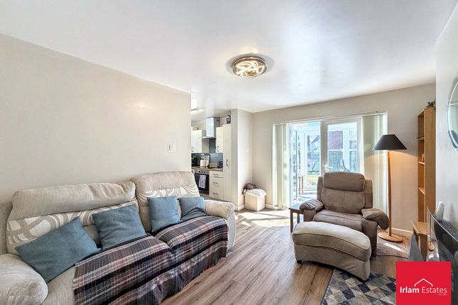 32 Platts Drive, Manchester photo 3